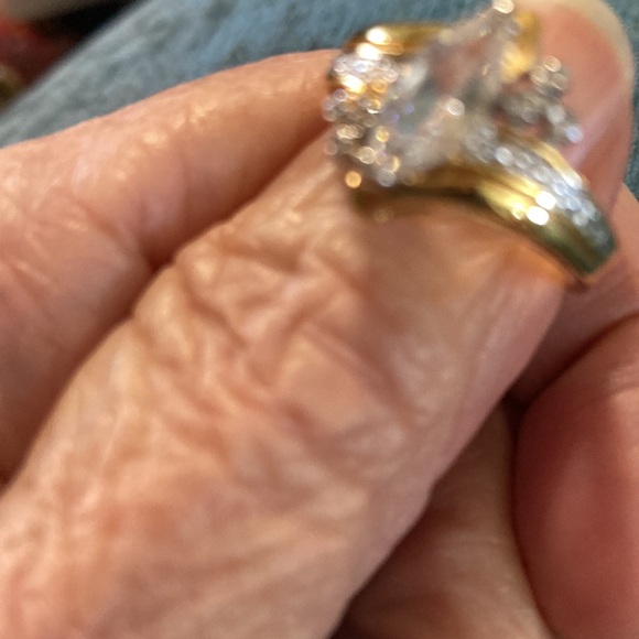 Elegant Gold precious man made stone Women's Ring - Picture 3 of 6